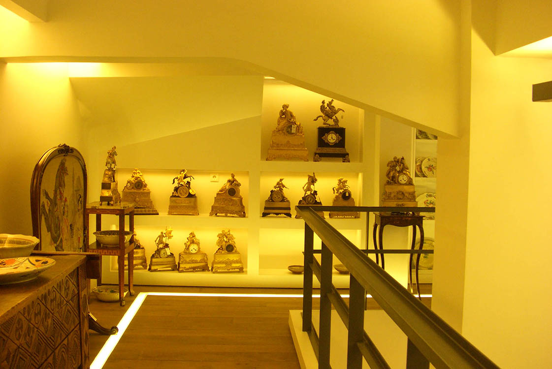 Martinos Antique & Fine Art Galllery