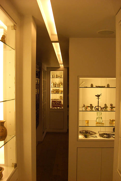 Martinos Antique & Fine Art Galllery
