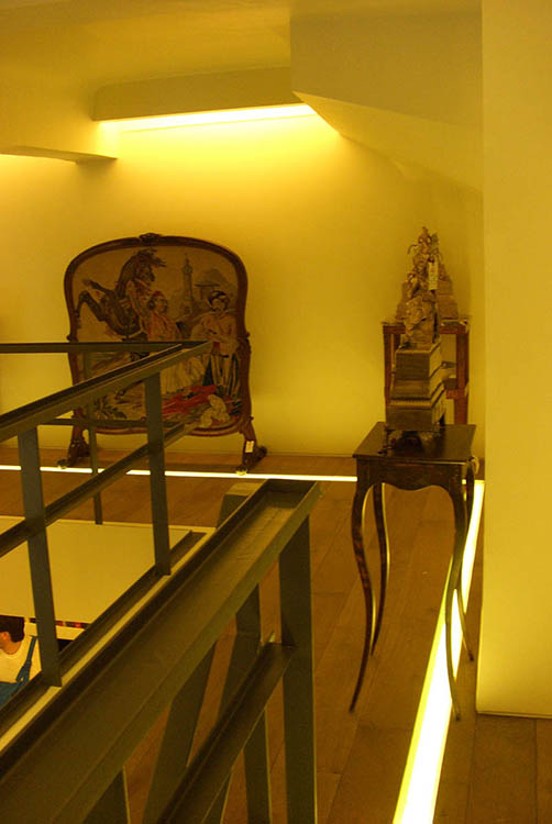 Martinos Antique & Fine Art Galllery