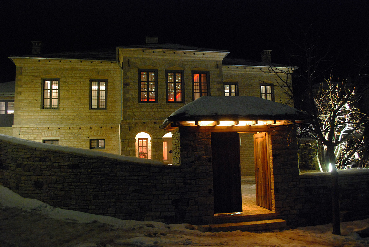 Monopatia Resort