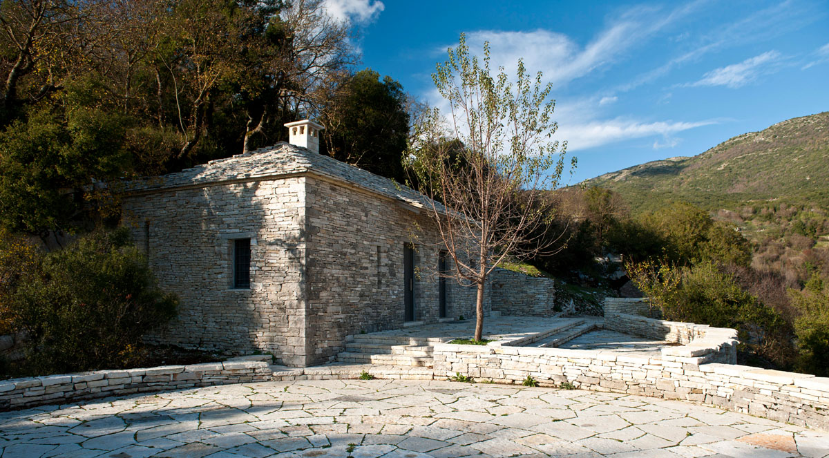 Monopatia Resort