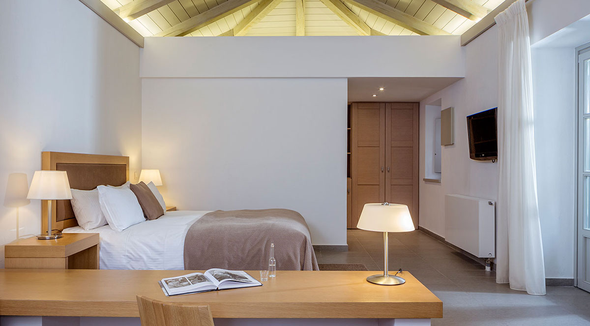 Monopatia Resort